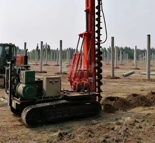 履帶太陽能光伏打樁機(jī)